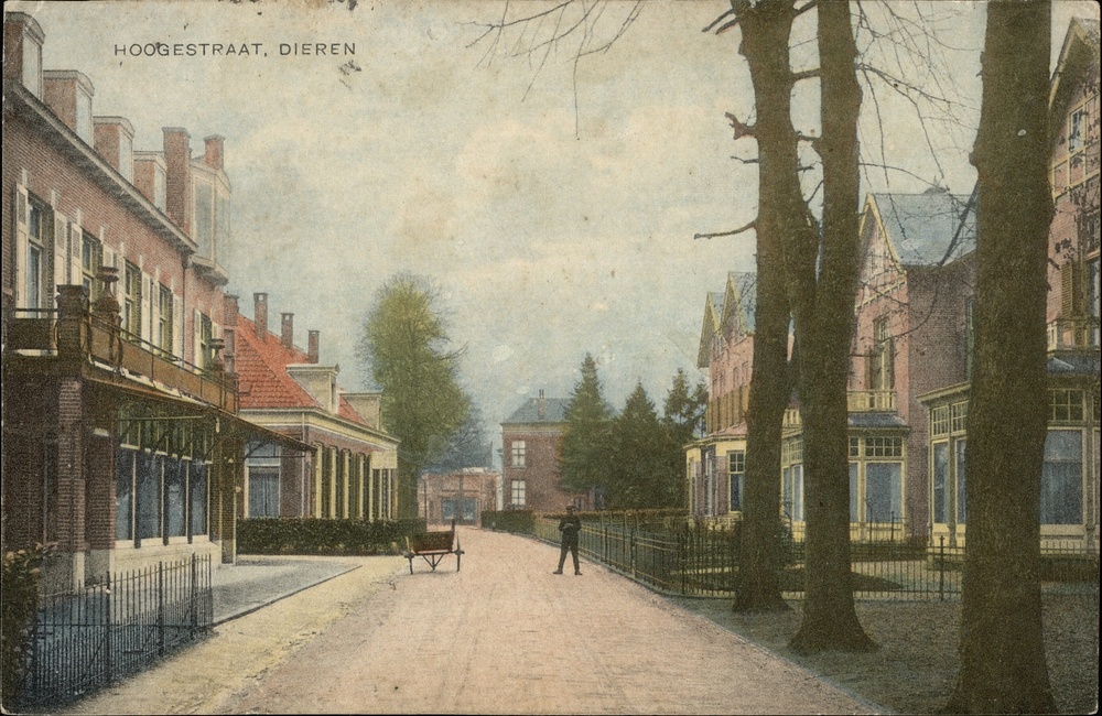 Links: Hotel De Kroon - 1923.
