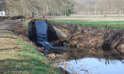 Biljoen Cascade ten noorden kasteel