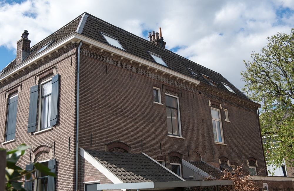Voor- en rechterzijgevel 2016