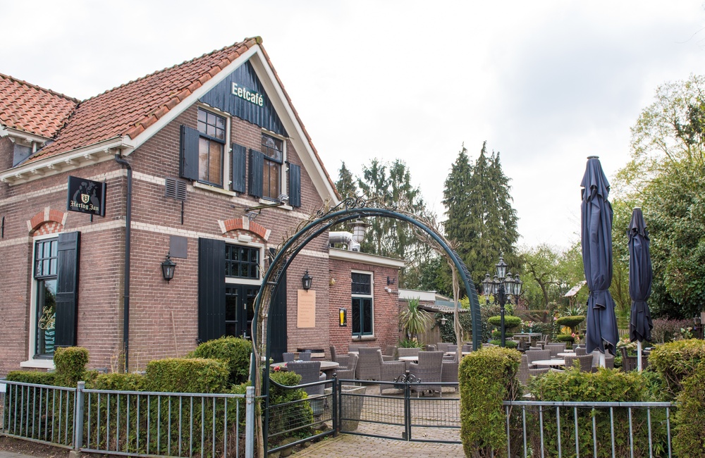 Rechterzijde met ingang terras tuin - 2016