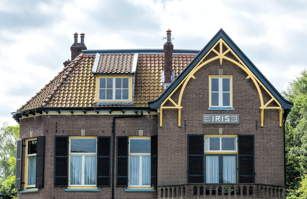 Detail dak en windveren Villa Iris - 2016