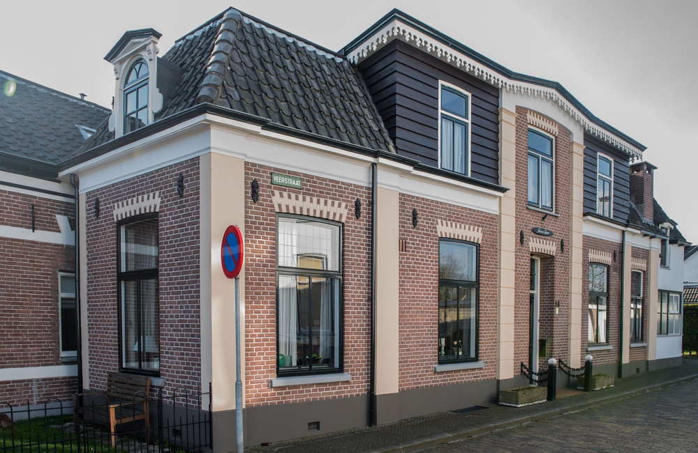 Voor- en linkerzijgevel - 2016
