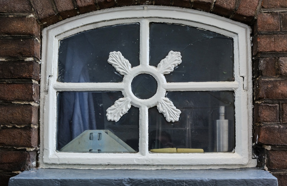 Rond gietijzeren raam - 2017