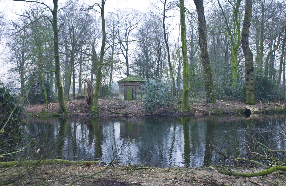 Eilandje bij Biljoen met bouwsel
