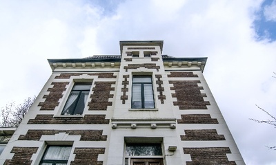 Deel voorgevel villa