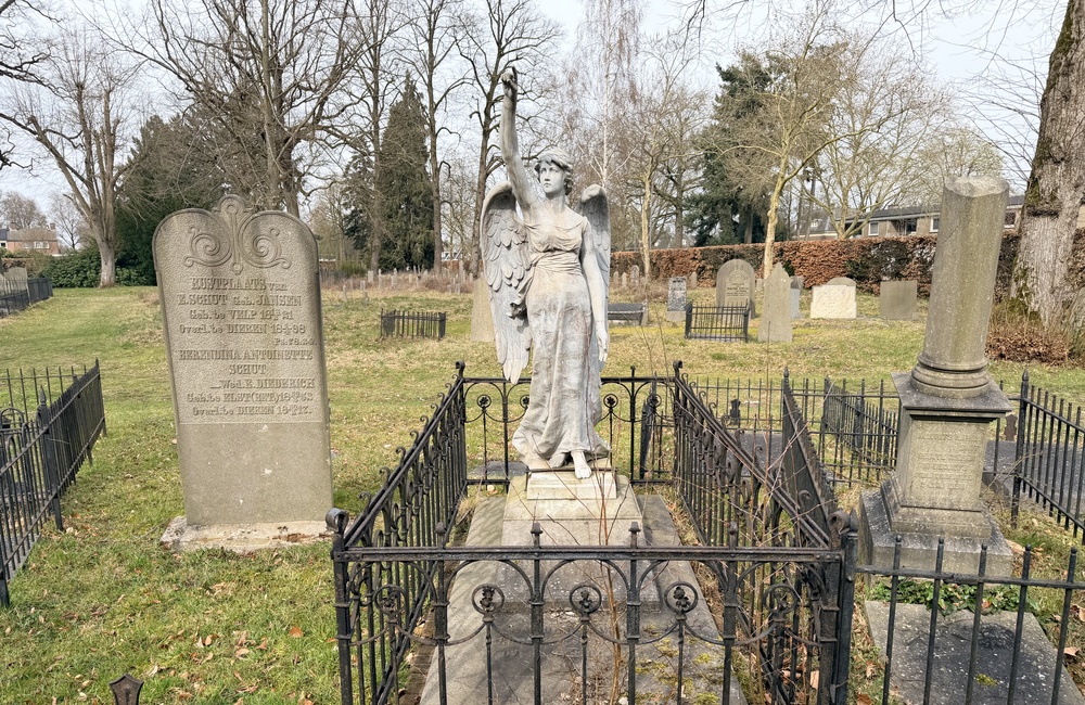 Grafmonument M. en J. De Koningh