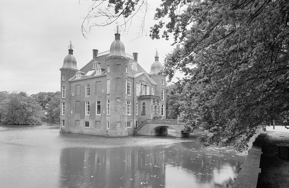 Overzicht linker zijgevel, voorgevel (1999)