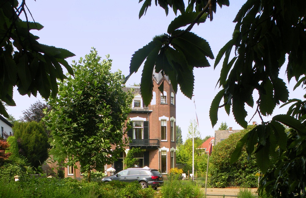 Villapark Overbeek, park met bebouwing is beschermd dorpsgezicht (2012)