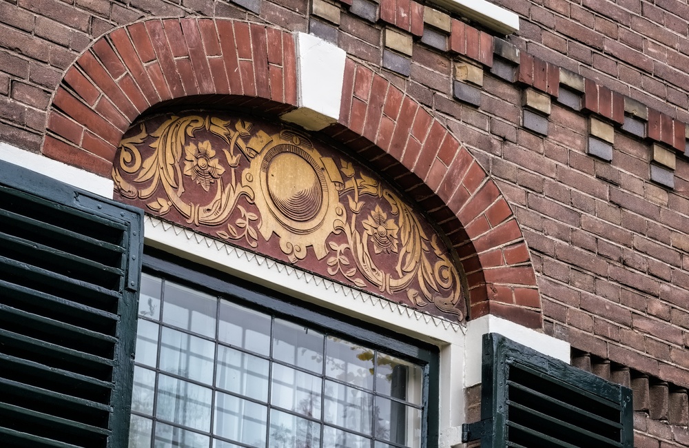 Boog boven raam met sgraffito 2016