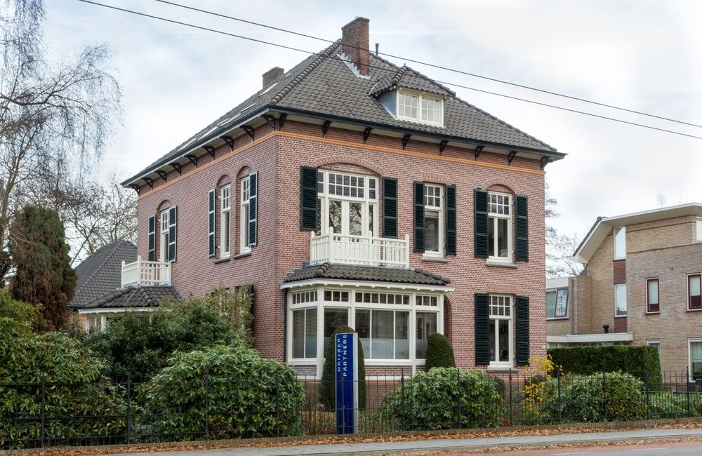 Voor- en linkerzijgevel 2016