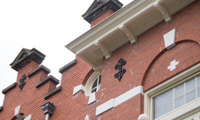 Detail voorgevel boven
