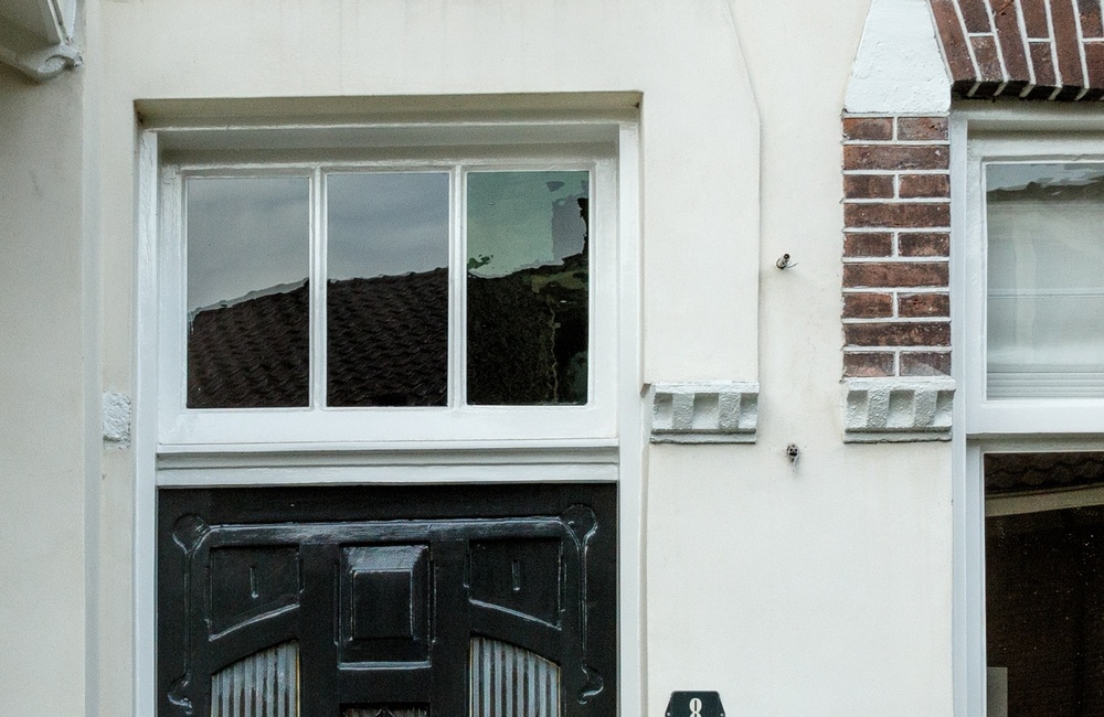 Voordeur 19e eeuw met gietijzeren deurroosters - 2016