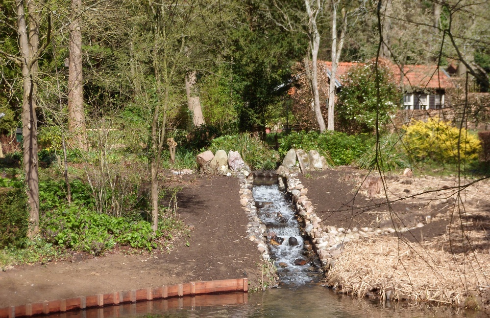 Herstelde waterval achter Rosendaalselaan 1