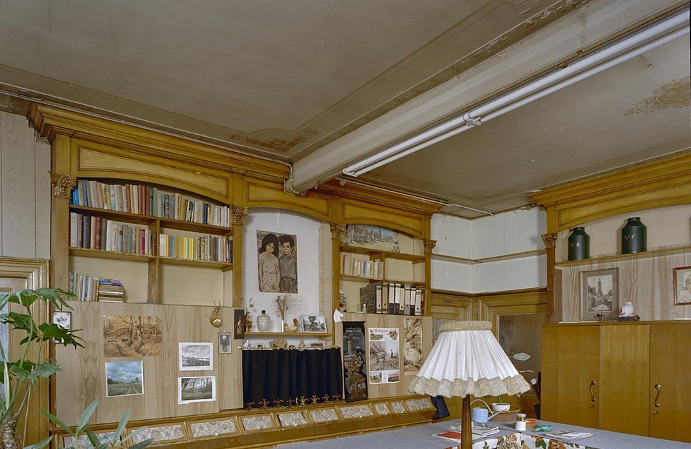 Int. woongedeelte, voorheen winkel (2001)