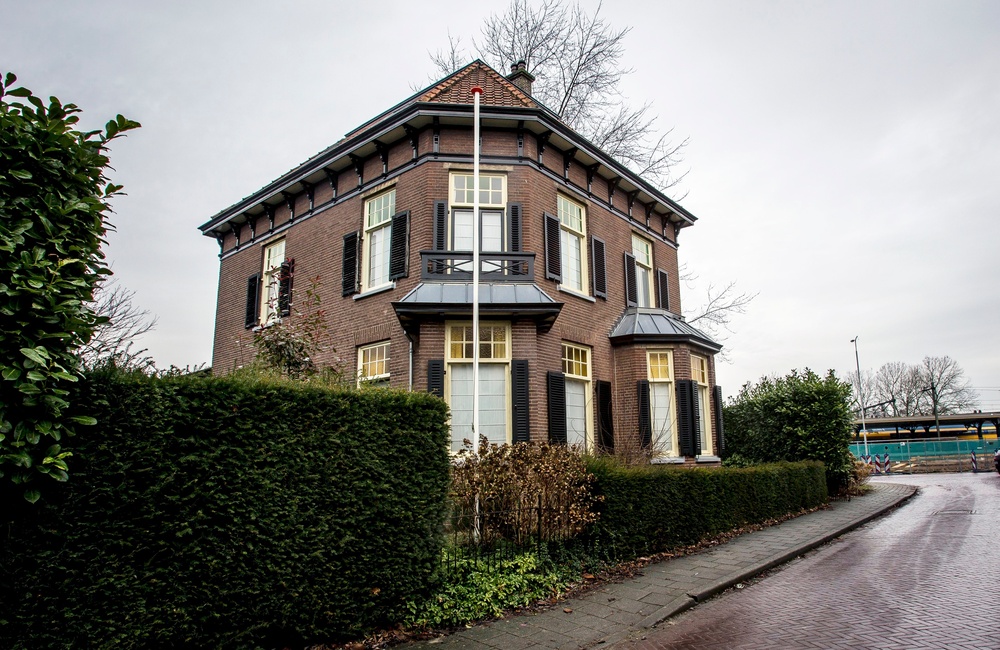 Voor- en linkerzijgevel - 2016