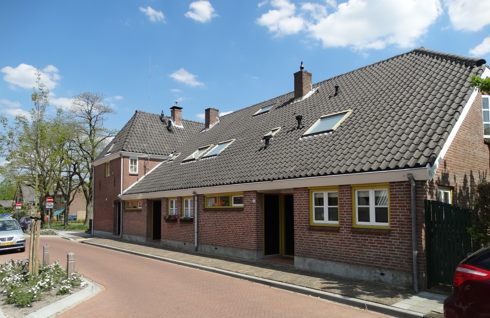 Tot afzonderlijke woningen verbouwde boerderij - 2016