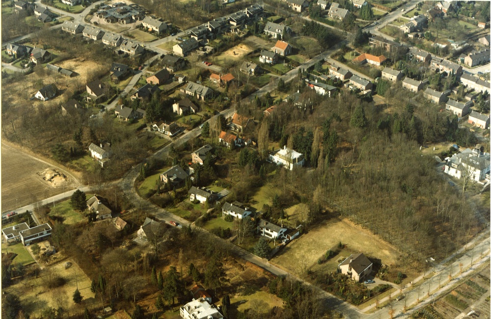 De Genestetlaan vanaf rechtsboven met bocht