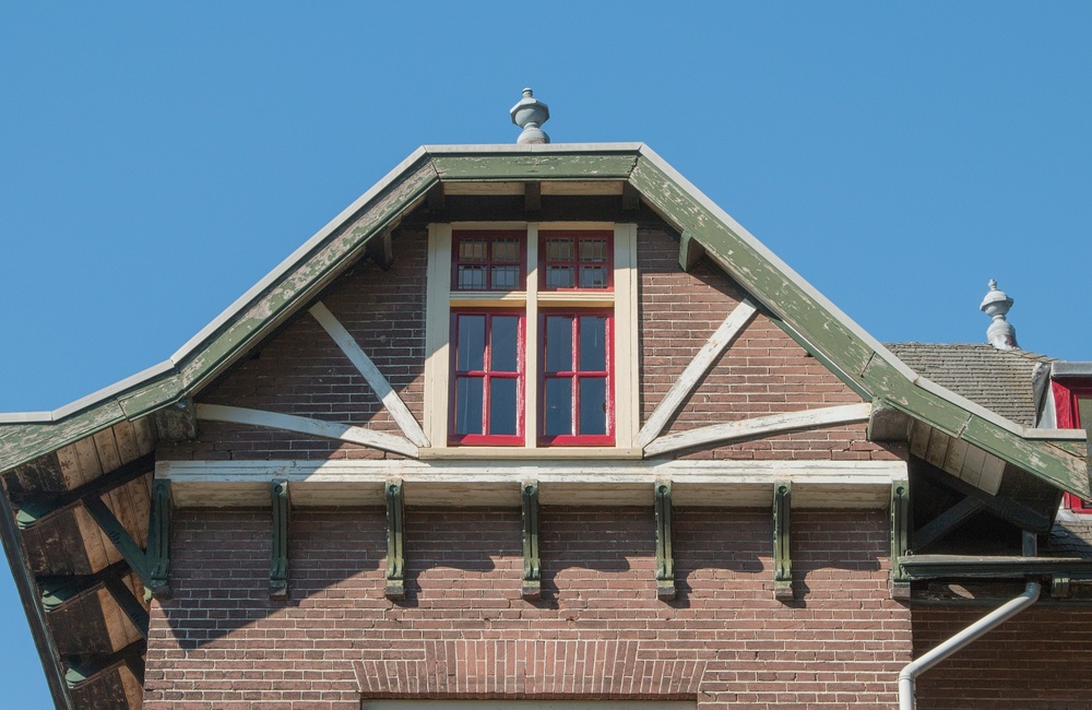 Detail windveren en enkele pirons op het dak - 2016