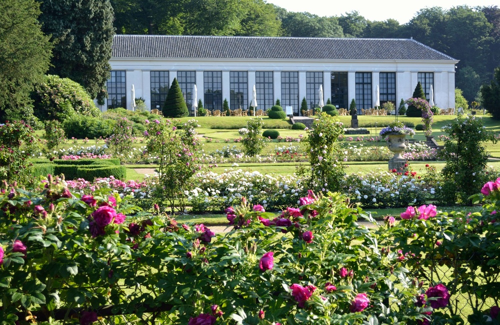 Oranjerie en rozentuin 2010