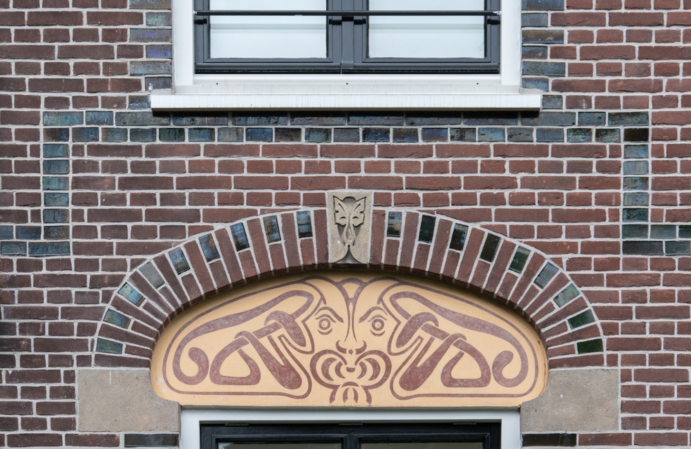 Bogen met aanzet- en sluitstenen en Jugendstil/Art Nouveau versiering - 2016