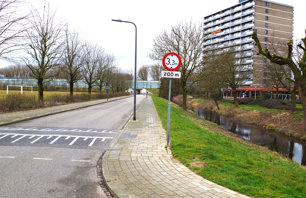 Broekstraat - op achtergrond geluidscherm A12 - 2016