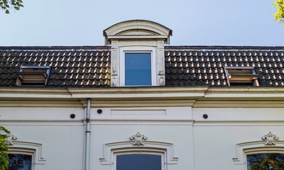 Detail dak en bovengevel