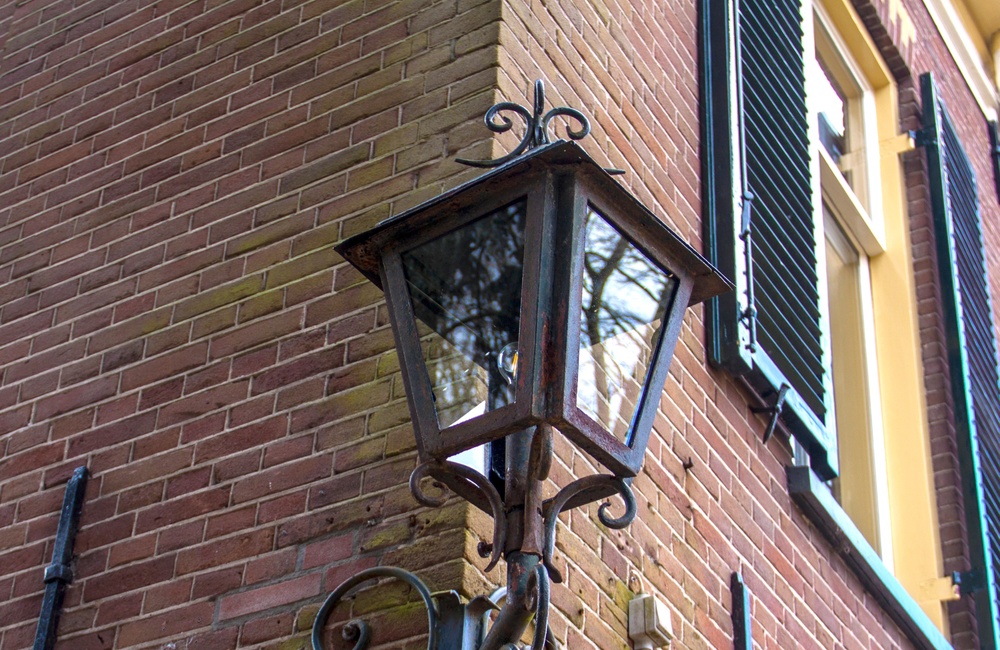Detail hoek buitenlamp Villa Casa Cara - 2016