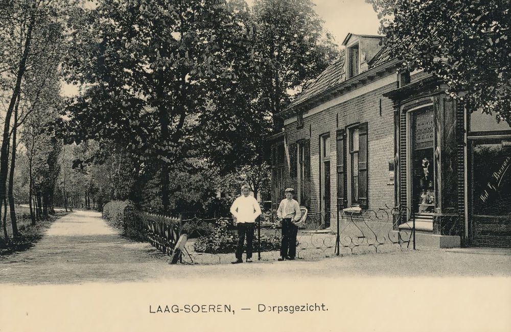 De toko werd tussen 1904 en 1912 gedreven door de Weduwe Brouwer