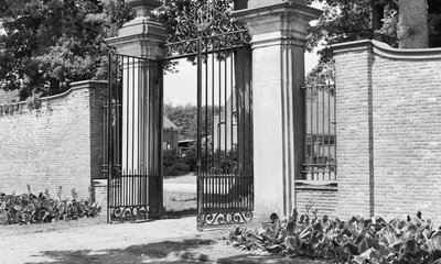 Middachten Tuinmuur met toegangspoort