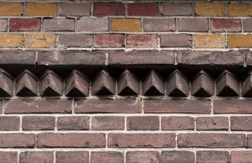 Decoratieve banden en gekleurde bakstenen 2106
