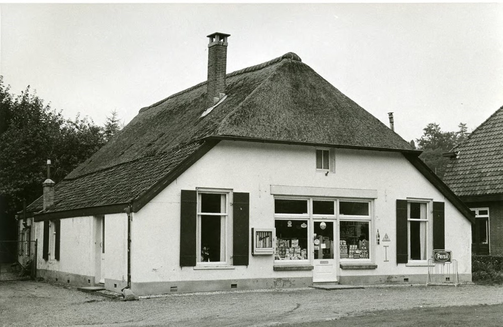Bakkerij-kruidenierswinkel ca 1935