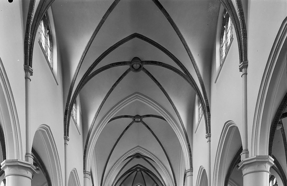 Interieur naar koor gezien (1970)