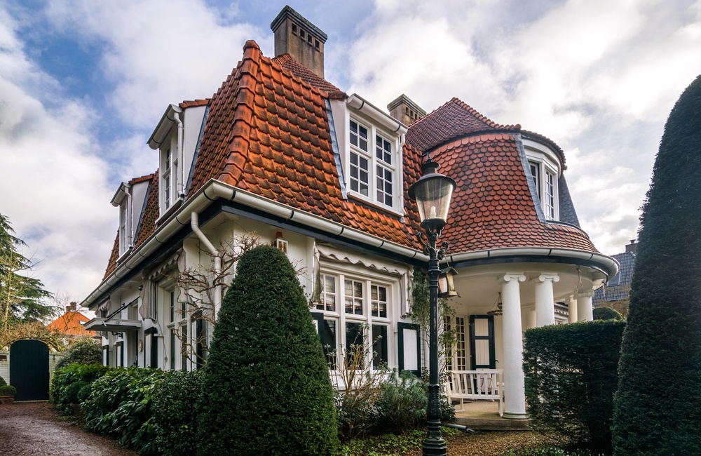 Voor- en zijgevel villa - 2016