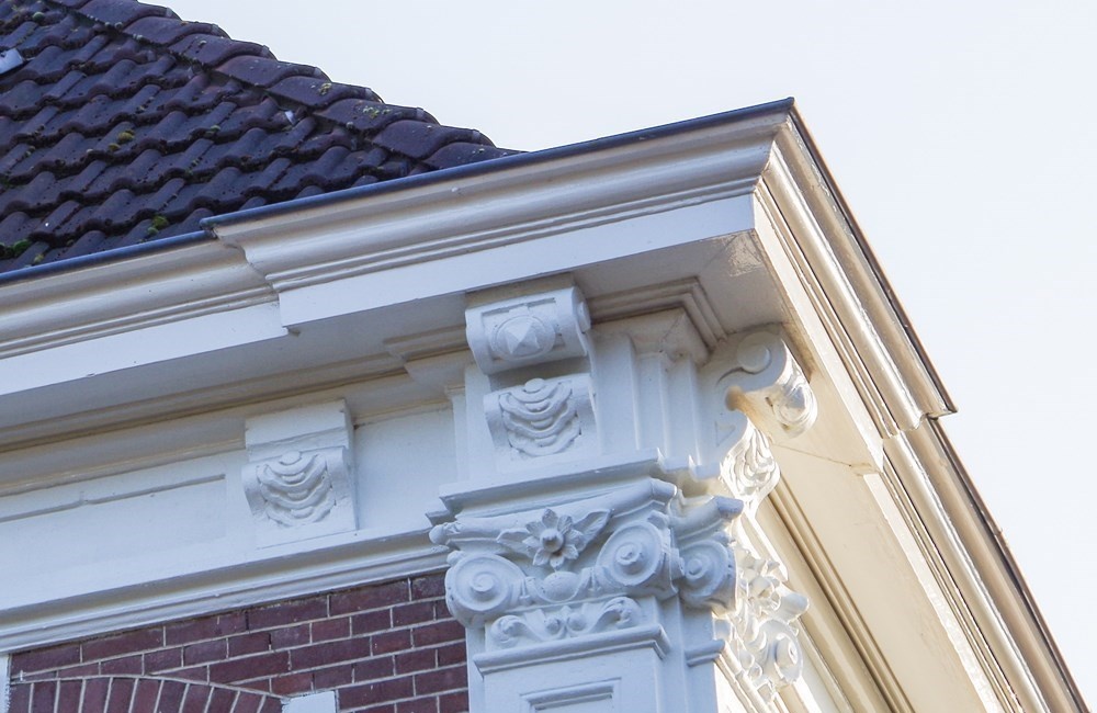 Hoek met pilaster
