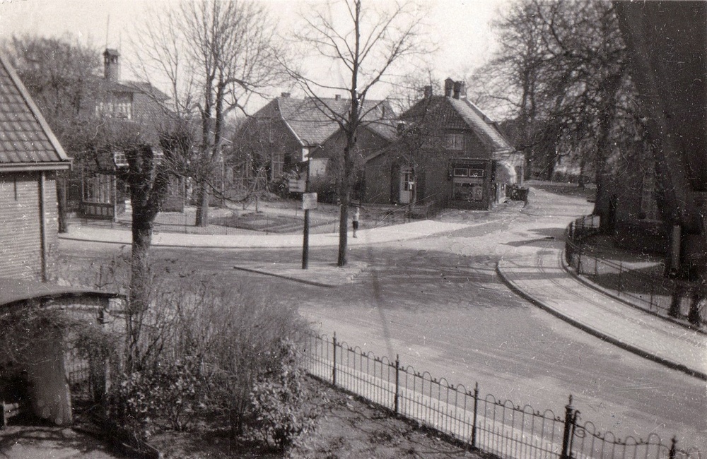 Foto Binnenweg hoek Friedhof met bakkkerij Mosselman - 1930