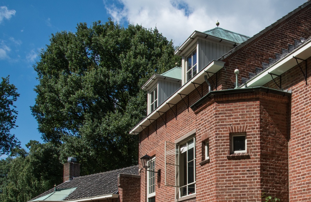 Linkerzijde van het landhuis - 2016