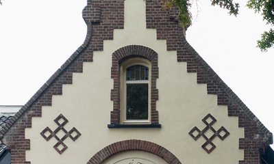 Detail voorgevel boven