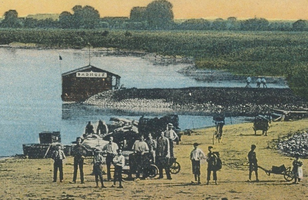 Drijvend badhuis in de IJssel - 1900