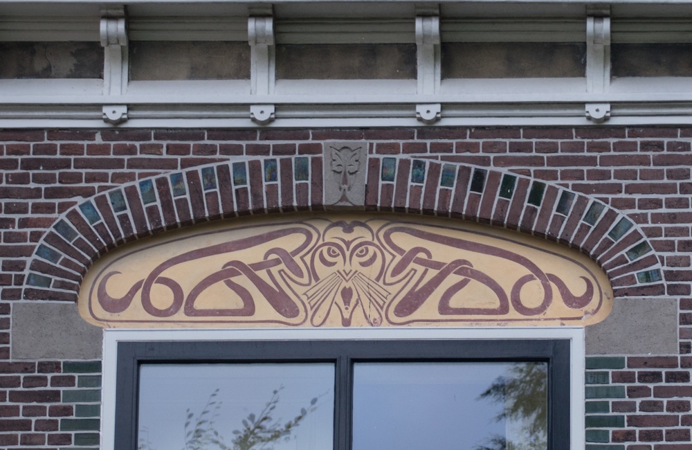 Bogen met aanzet- en sluitstenen en Jugendstil/Art Nouveau versiering - 2016