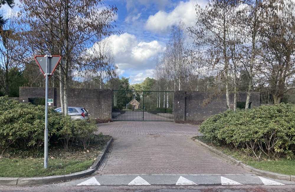 Algemene begraafplaats, ingang aan de Imboslaan.