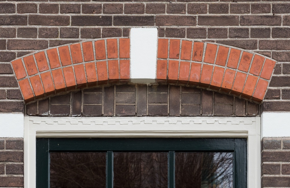 Segmentbogen met witgepleisterde sluitsteen - 2016