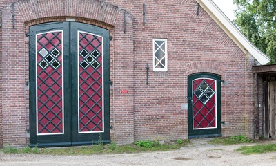 Deel voorgevel schuur