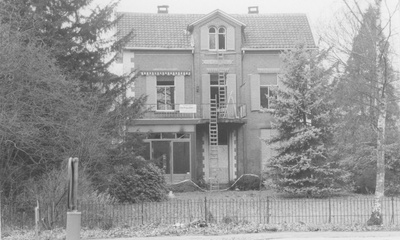 Villa (1990)