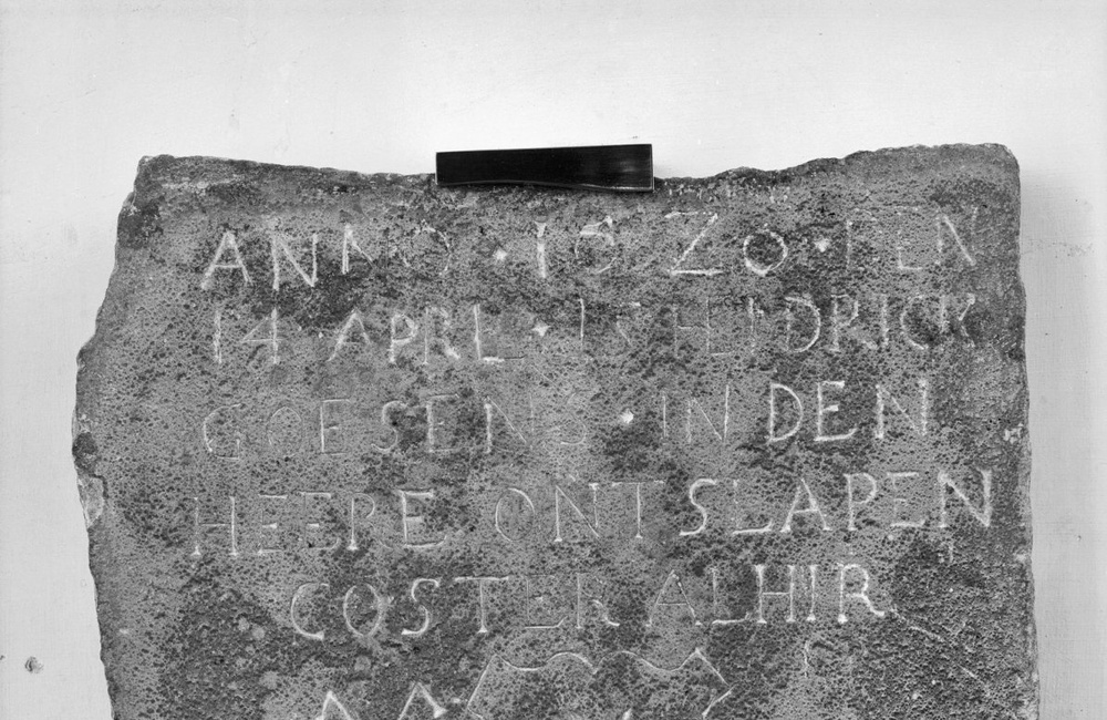 Grafsteentje(wasserstein) hergebruikt 1620 (1983)