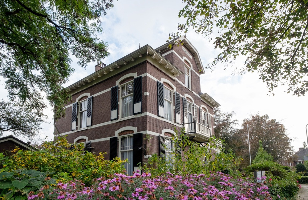 Linkerzijde en voorzijde