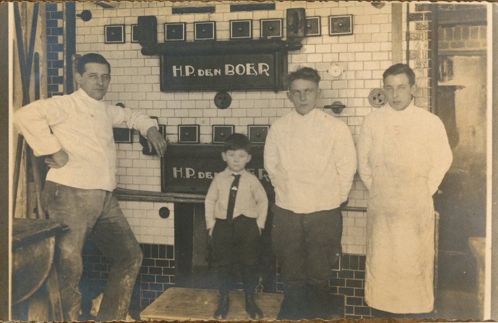 Nieuwe kolen-oven voor bakkerij Meeuwissen - 1933