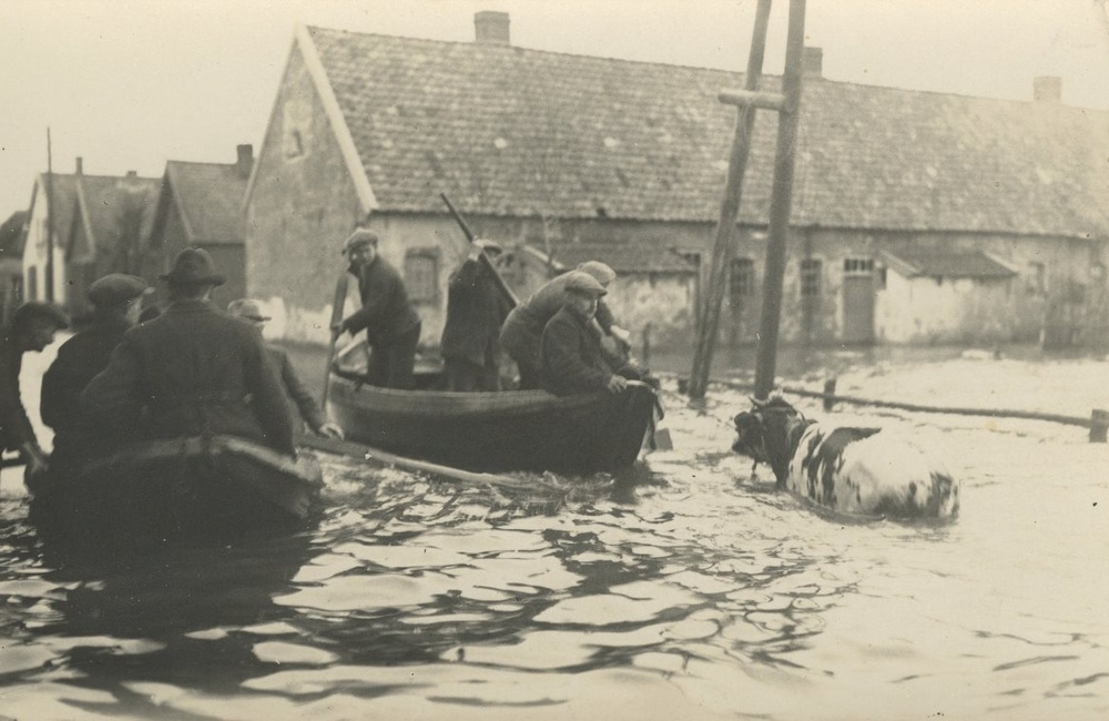 Hoog water IJsselstraat - in 1926