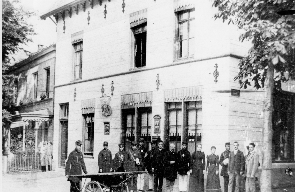 Postkantoor met personeel 1900