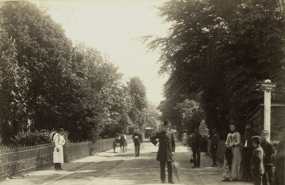 Stationsstraat hoek Avelinghstraat - 1895
