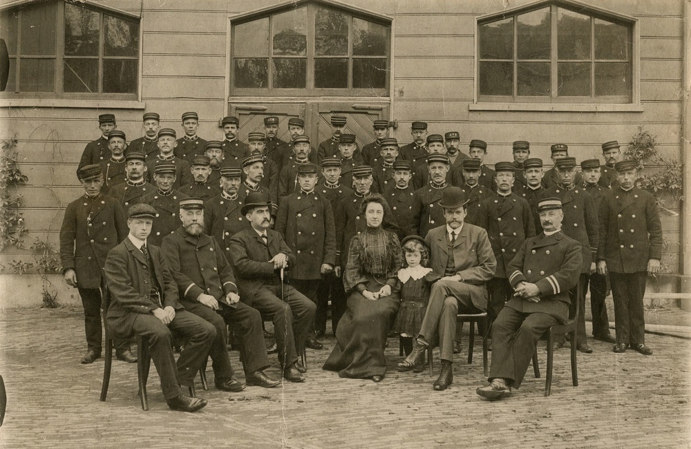 Personeel paardentram bij de remise 1905